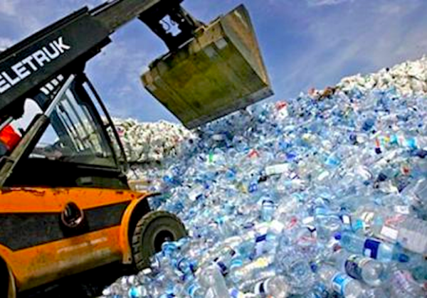 Plastic water bottles being landfilled (tamarayoungmarketing.empowernetwork.com)